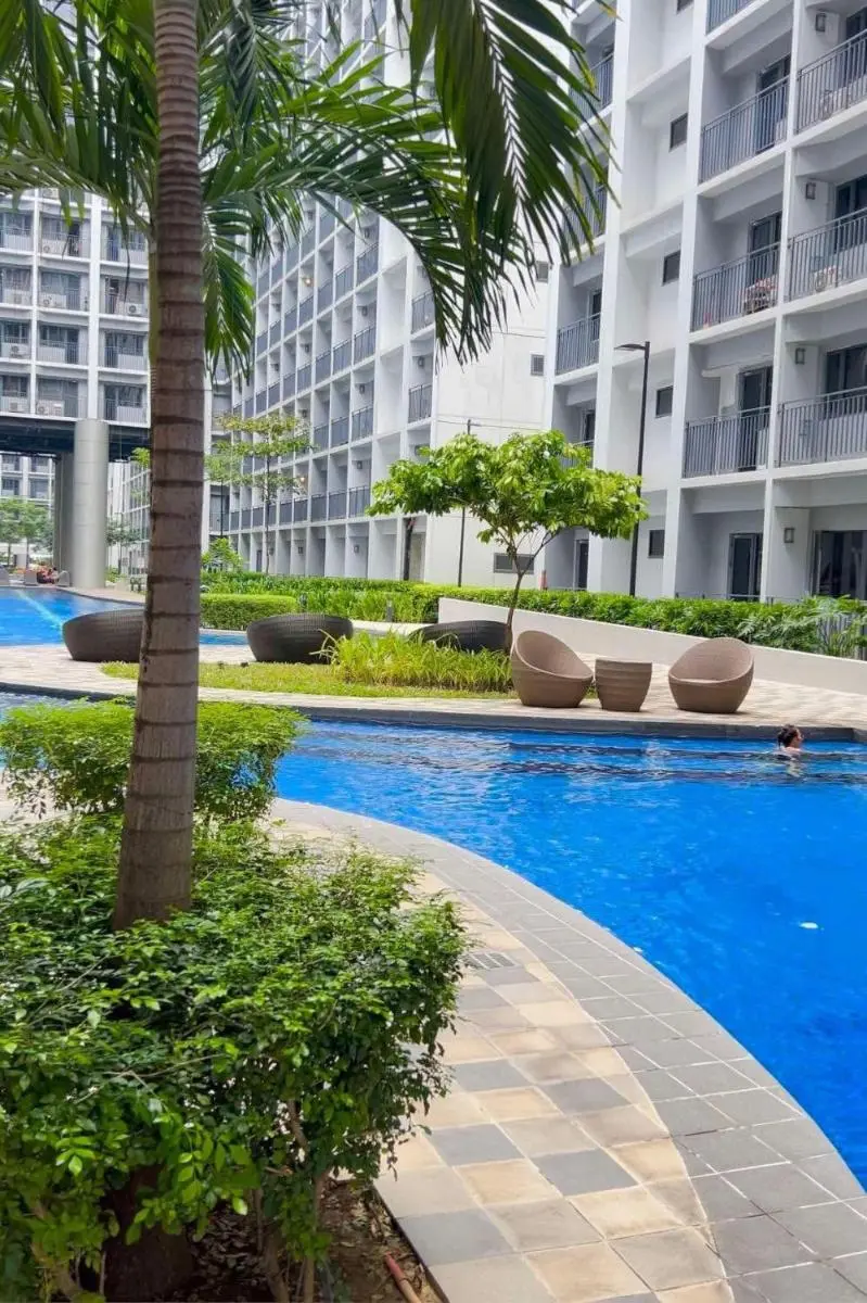 Image 3 of Cozy & Homey 1BR Apartment near MOA facing Pool with Own Parking with Netflix & DisneyPlus & up to 200mbps Wifi