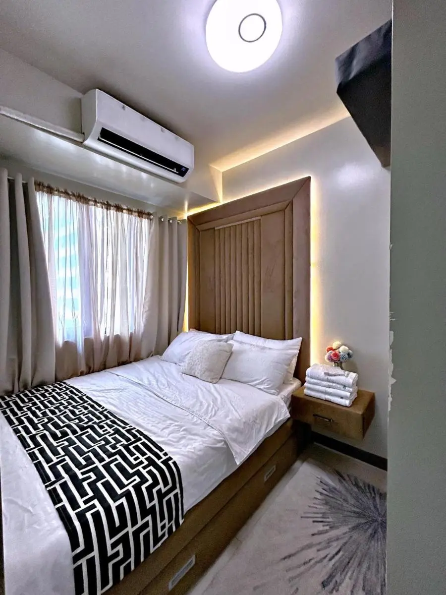 Image 2 of Cozypura Staycation near MOA, Airport , with free fast WIFI, Netflix and pay parking