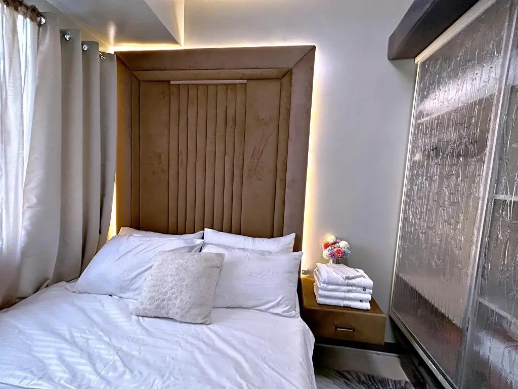 Image of Cozypura Staycation near MOA, Airport , with free fast WIFI, Netflix and pay parking