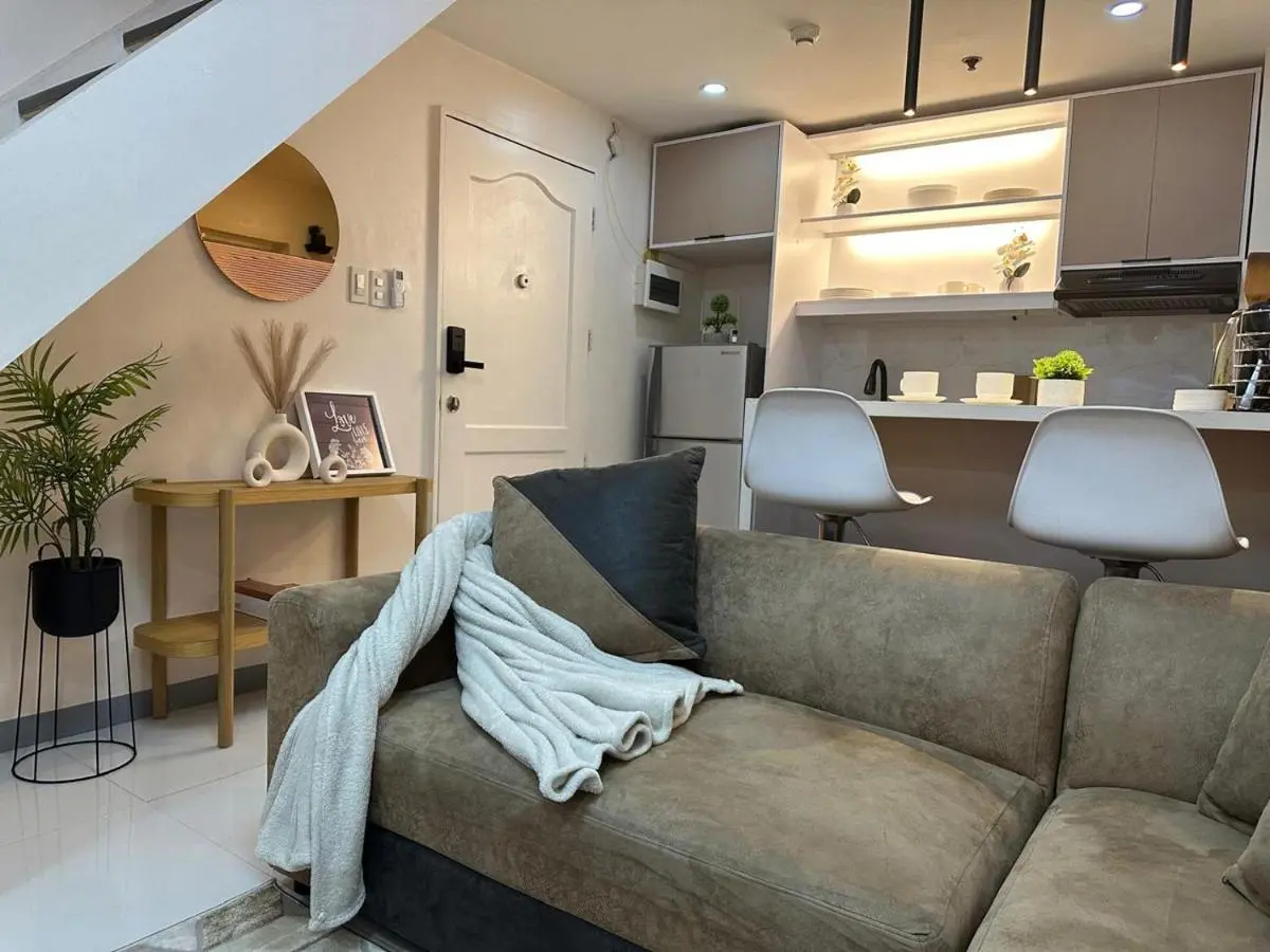 Image 4 of Cylo’s Place Spacious 2BR Apt linked to MRT Station near GMA 7