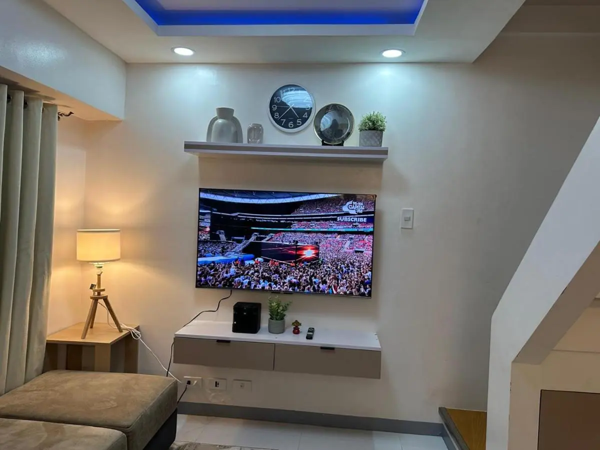 Image 5 of Cylo’s Place Spacious 2BR Apt linked to MRT Station near GMA 7