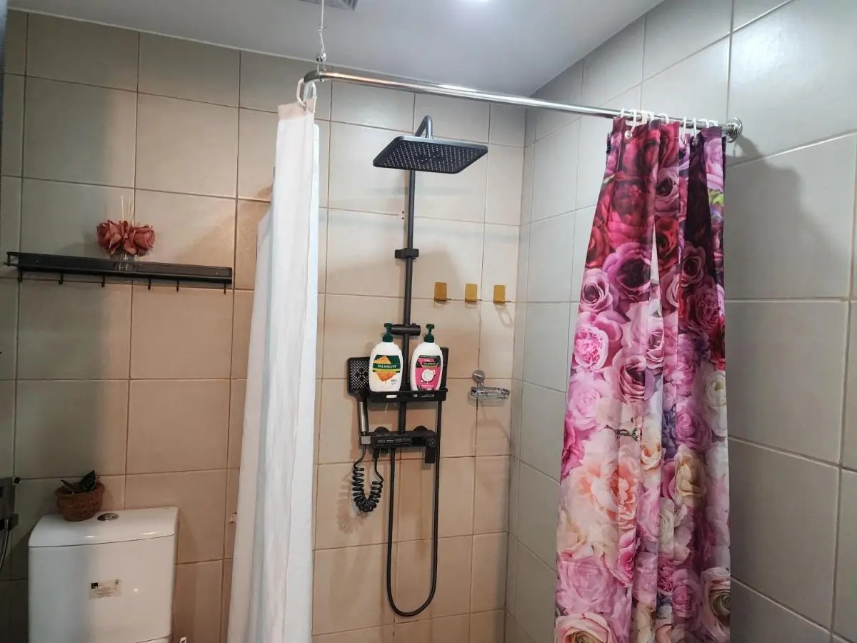 Image 1 of DG CONDOTEL @MANHATTAN PLAZA T2 STUDIO WITH BALCONY , 50 INCH TV AND UNLI WIFI @Araneta Cubao Quezon City Philippines