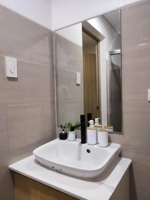 Image 4 of Da Residence-1BR in MOA w/ direct pool access