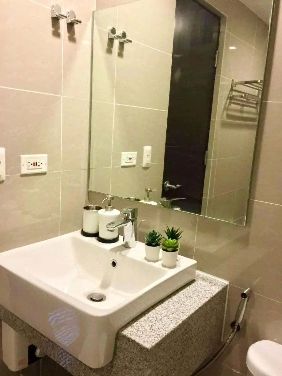 Image 4 of Daniella’s Modern & Cozy Suite in Uptown BGC