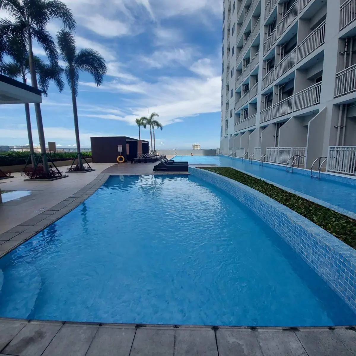 Image 6 of De Luxe, Standard and Studio Suites -The Breeze Residences-close to Airport,Mall of Asia, US Embassy