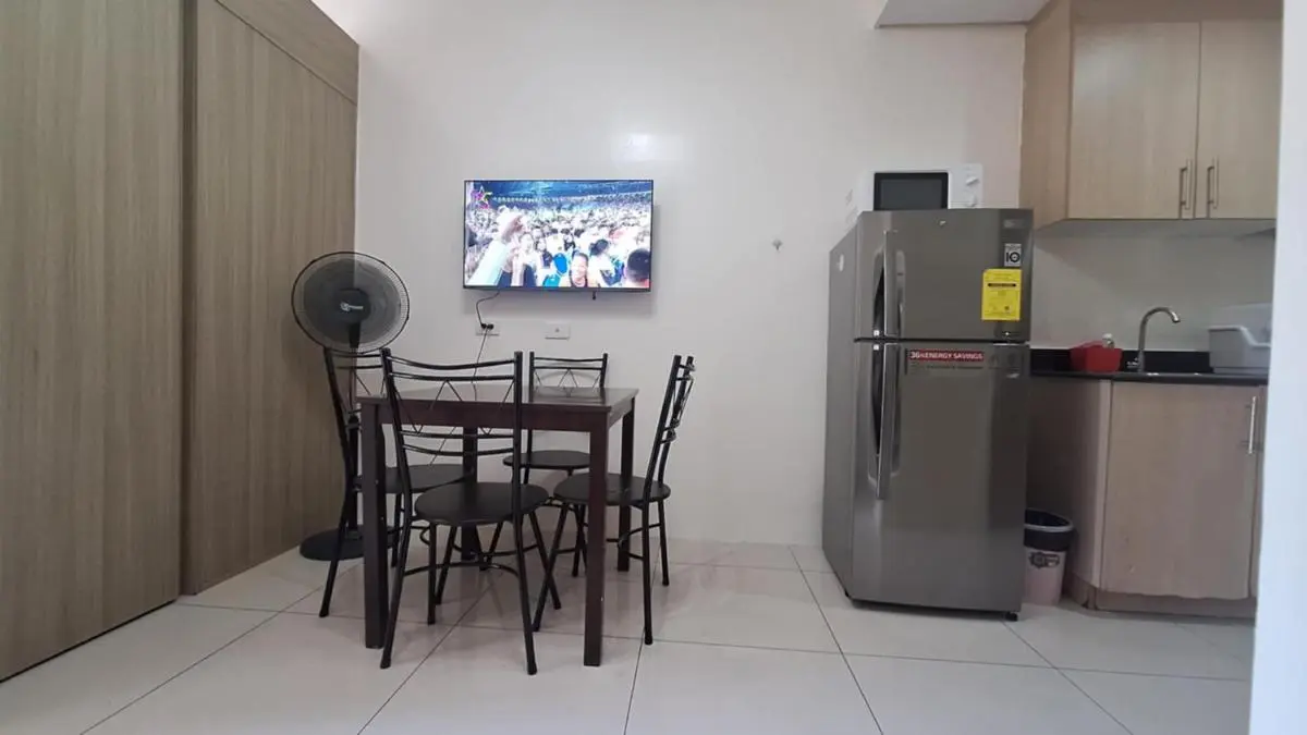 Image 2 of De Luxe, Standard and Studio Suites -The Breeze Residences-close to Airport,Mall of Asia, US Embassy