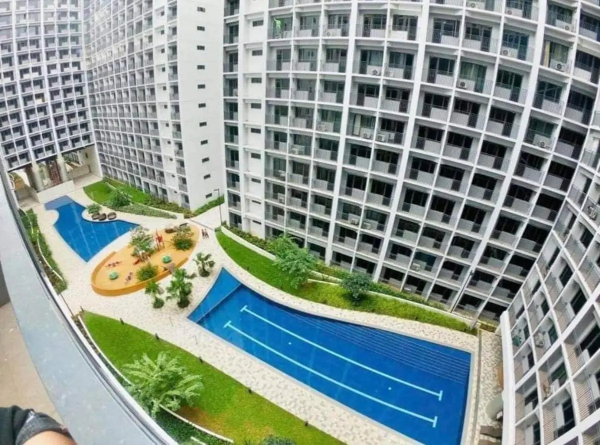 Image 2 of Deluxe Suites Razelles 2 at Shore 2 Residences Tower 1