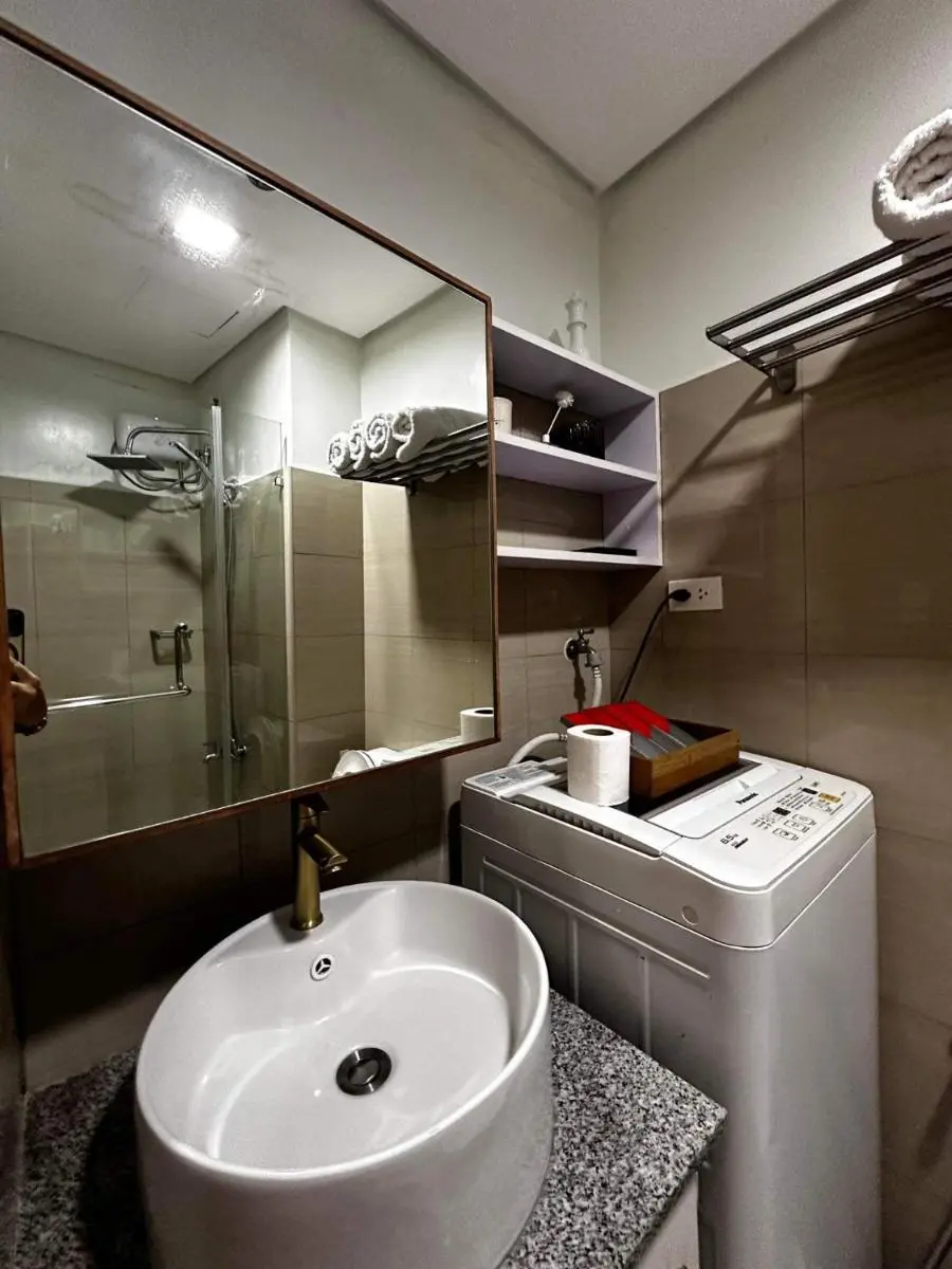 Image 5 of Deluxe Suites Razelles 2 at Shore 2 Residences Tower 1