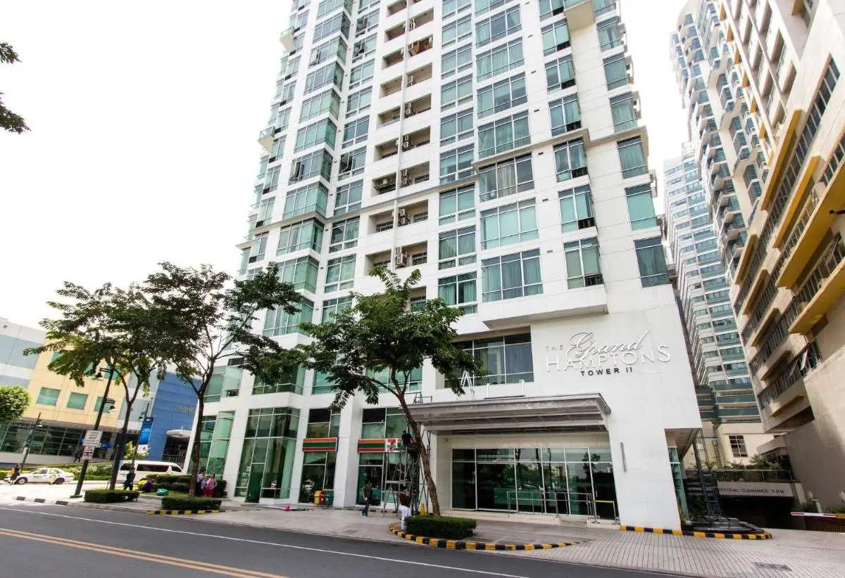 Image 6 of Elegant 2BR Apartment in Upscale Fort BGC Fast Wifi