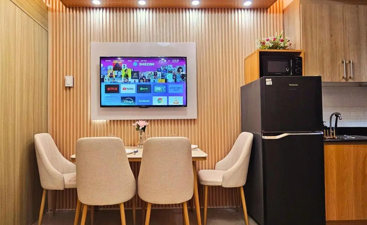 Image 2 of Elegant with Best View Fast Wifi Mall of Asia Airport