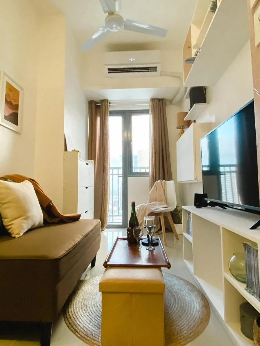 Image 3 of Fame Residences Tower-1 Unit 3207 in Mandaluyong 1 Br w Balcony City view