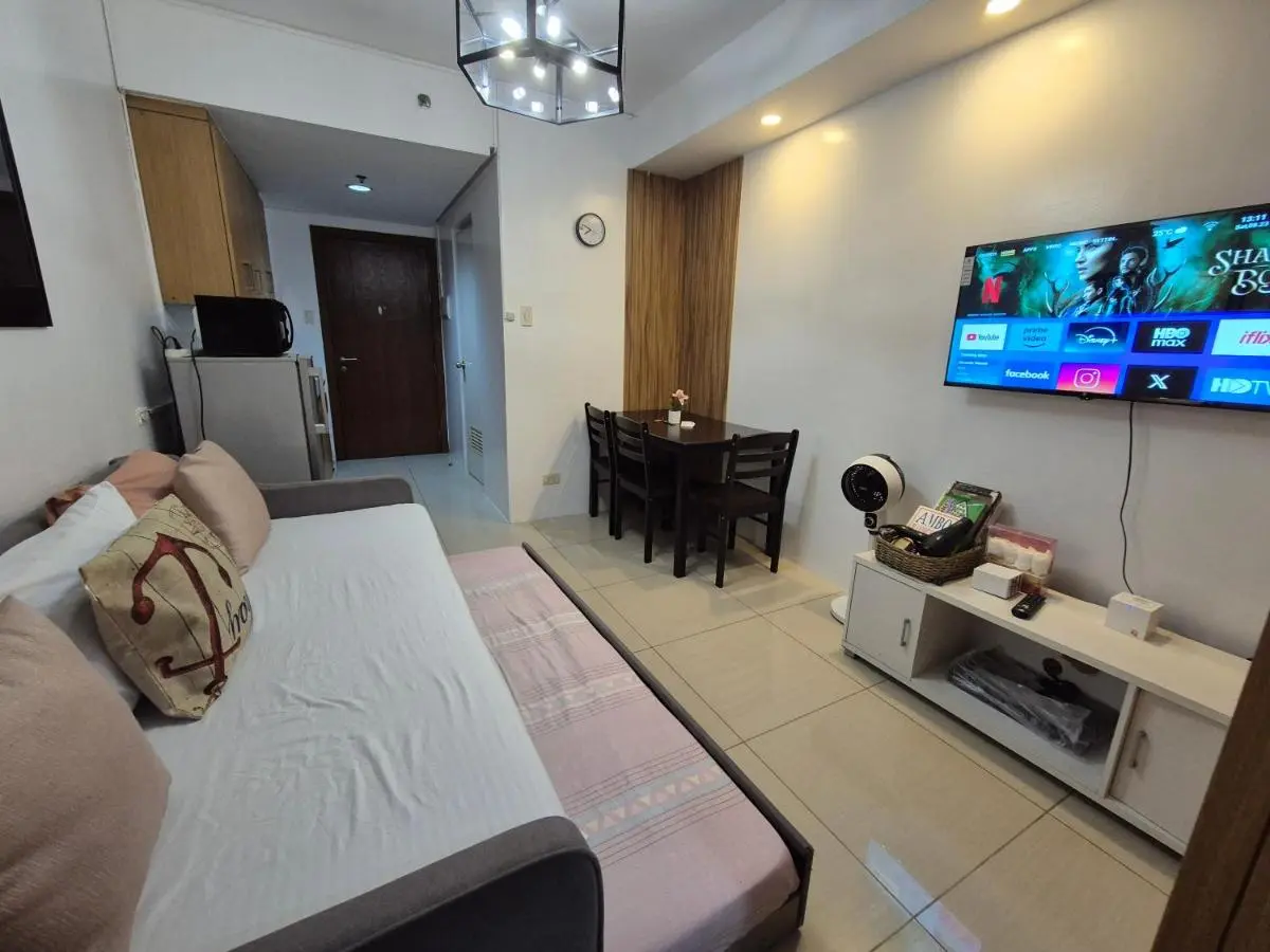 Image 5 of Family Suite with Big Balcony and Pool View