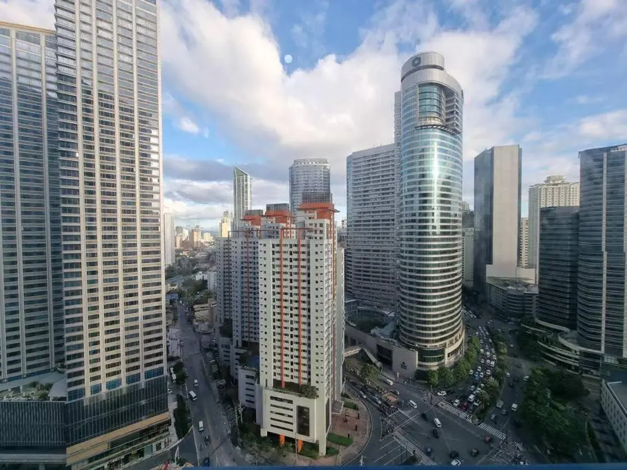 Image 2 of Great View 1 BR Condo in Makati near Trident Tower