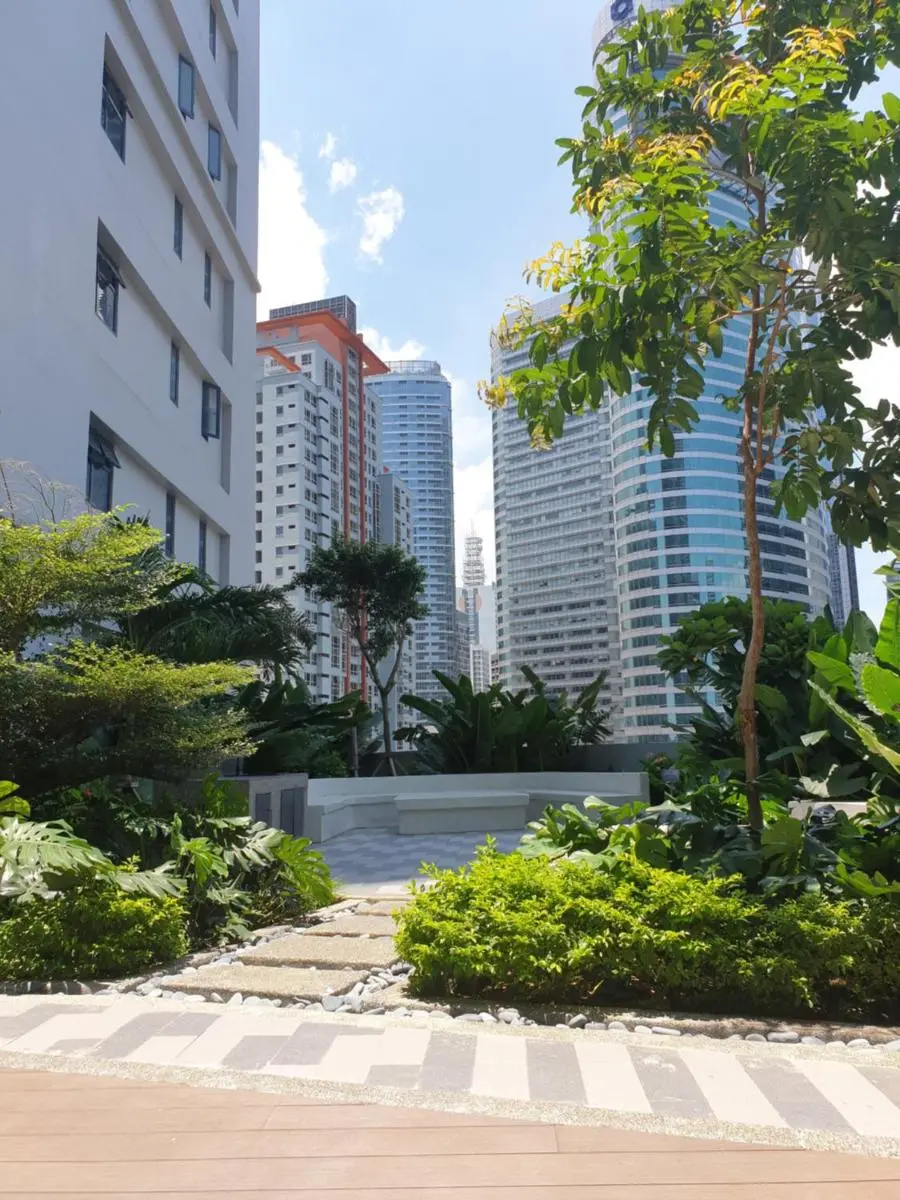 Image 2 of Heart of Makati, Fully furnished condo, cbd central location