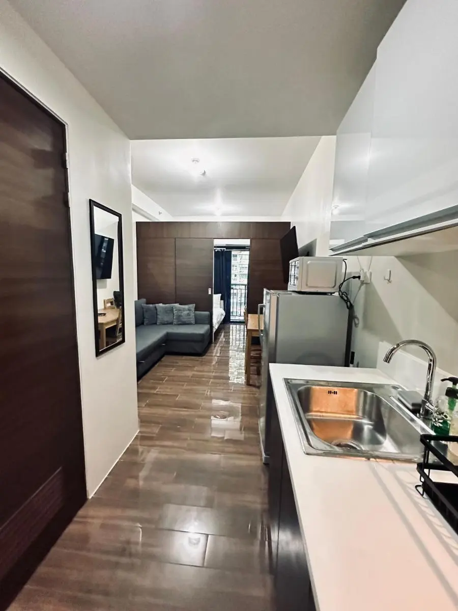 Image 5 of Heart of Makati, Fully furnished condo, cbd central location