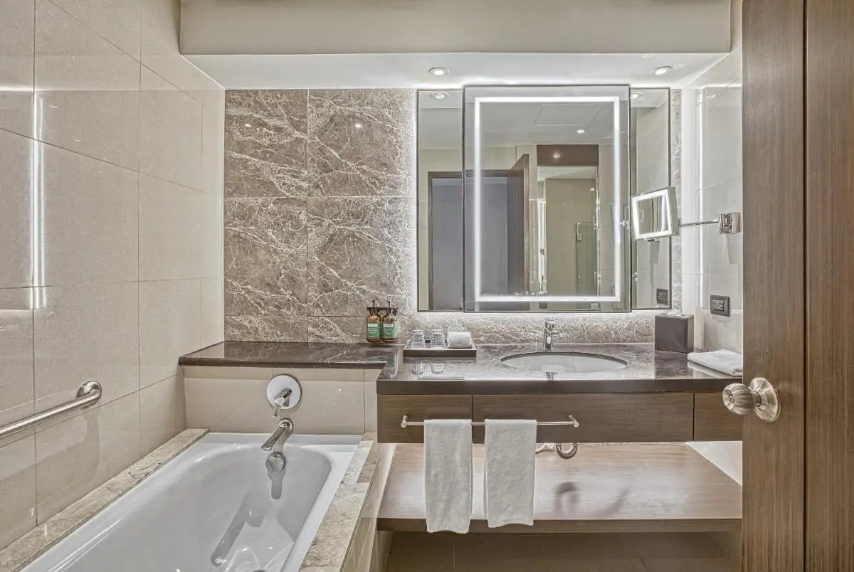 Image 2 of Holiday Inn & Suites Manila Galleria by IHG
