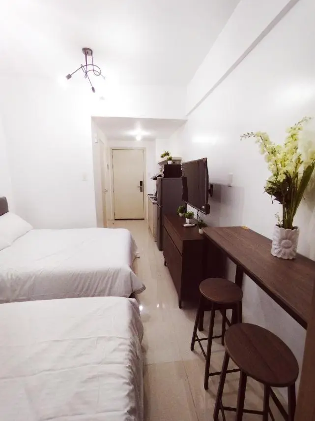 Image 4 of Hotel Luxury Twin Bed Room with Balcony Las Pinas-South Residence