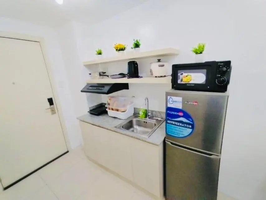 Image 1 of Hotel Luxury Twin Bed Room with Balcony Las Pinas-South Residence
