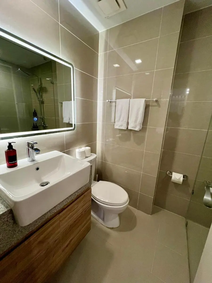 Image 3 of Hotel Vibe Condo at Uptown Parksuites BGC