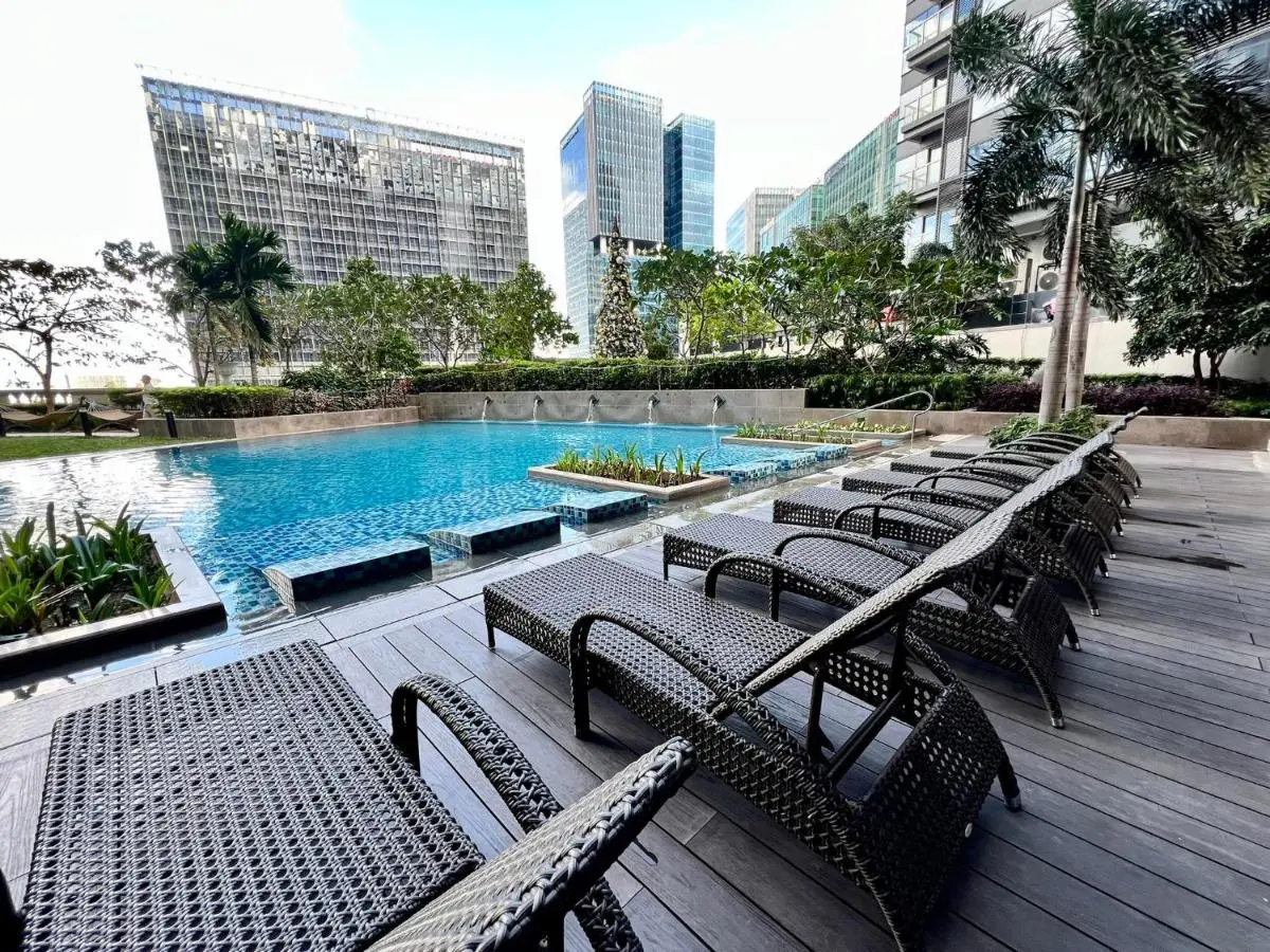 Image 2 of Hotel Vibe Condo at Uptown Parksuites BGC