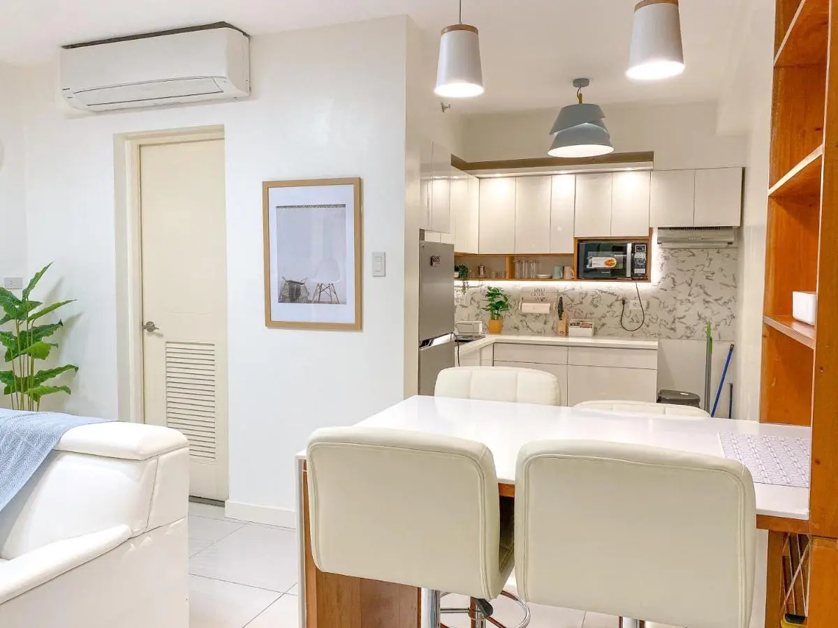 Image 3 of Large 1-Bedroom Condo 60sqm Makati Rockwell CBD Poblacion