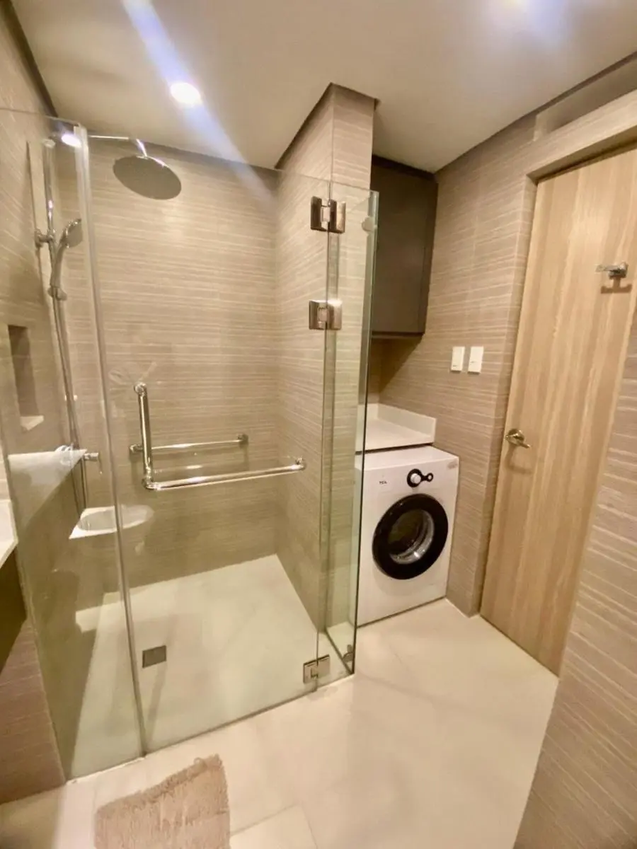 Image 3 of Luxe Suite Stays at Bonifacio Civic Center Tower