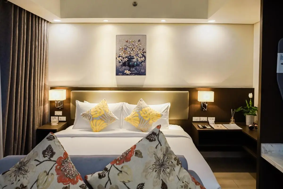 Image 1 of Luxe Suite at BCCT – BGC’s Prime Studio – Gym, Infinity Pool with breathtaking skyline view