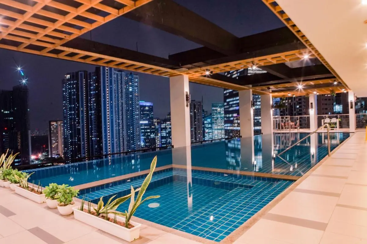 Image 2 of Luxe Suite at BCCT – BGC’s Prime Studio – Gym, Infinity Pool with breathtaking skyline view