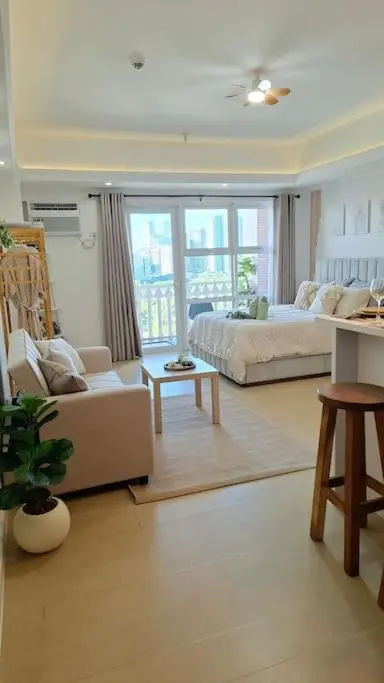 Image 4 of Luxury Bohemian Suite Venice Canal Mall & BGC Views