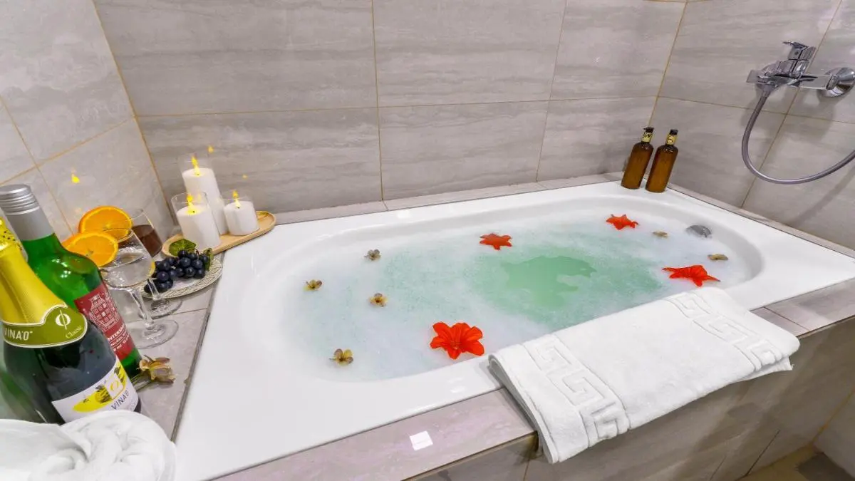 Image 2 of Luxury Condo Ocean View 1,2,3, & 4 Bedrooms Infinity Pool Gym Spa Next to Okada Solaire MOA NAIA Airport