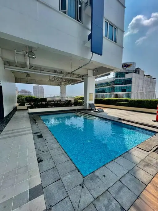 Image 6 of Luxury Style Living-Netflix Ready
