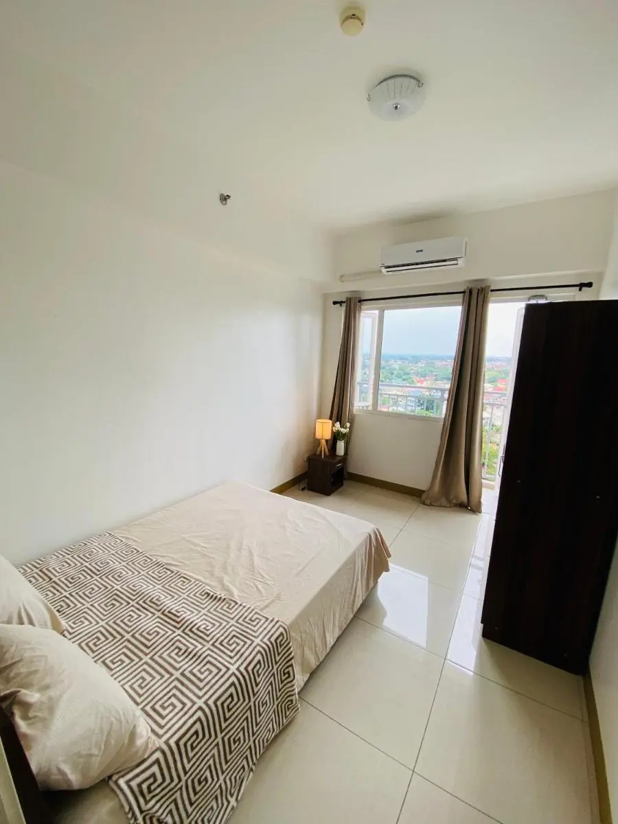 Image 4 of Luxury Two Bedroom with Balcony in SOUTH RESIDENCE of Las Pinas