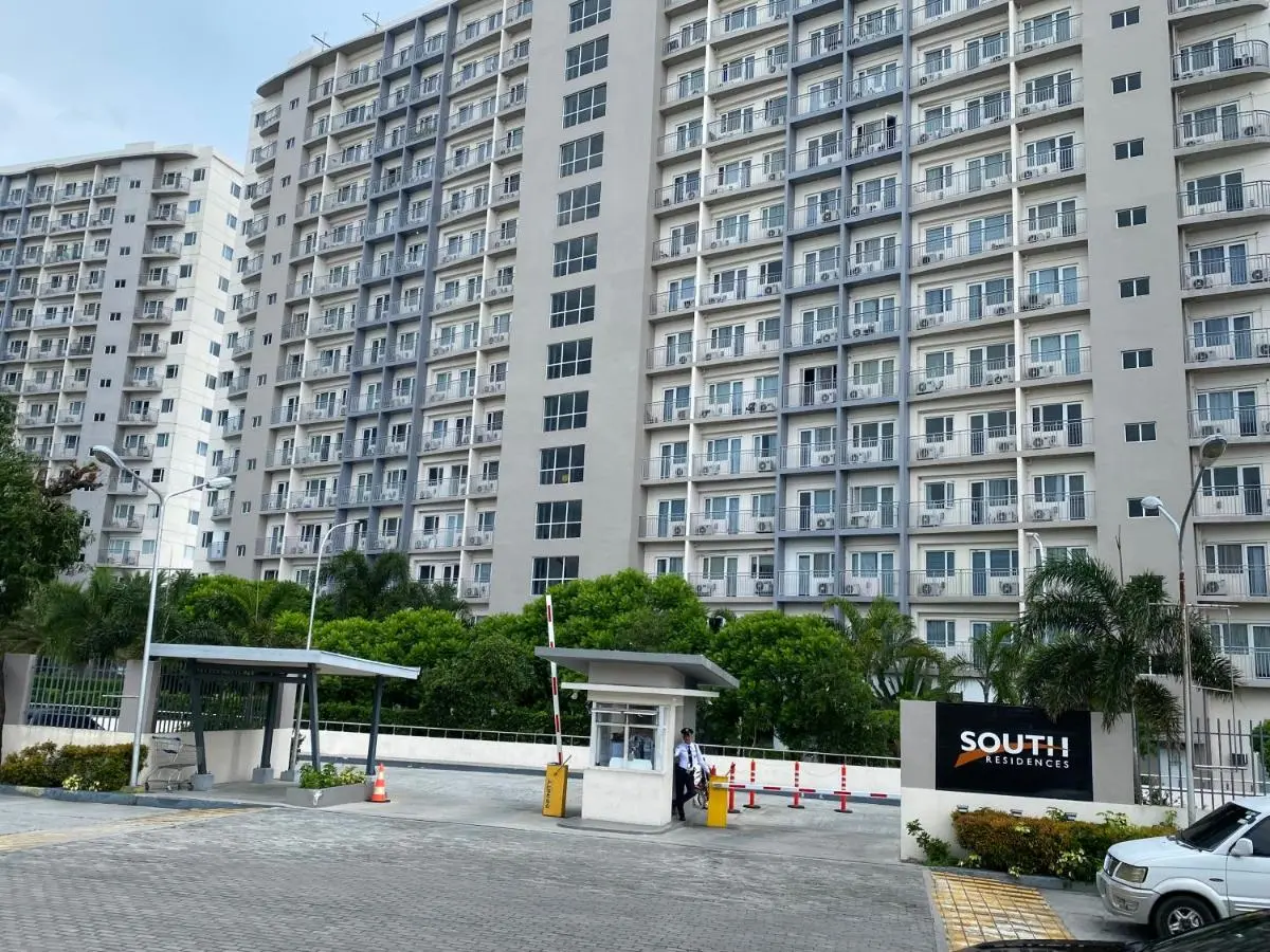 Image 6 of Luxury Two Bedroom with Balcony in SOUTH RESIDENCE of Las Pinas