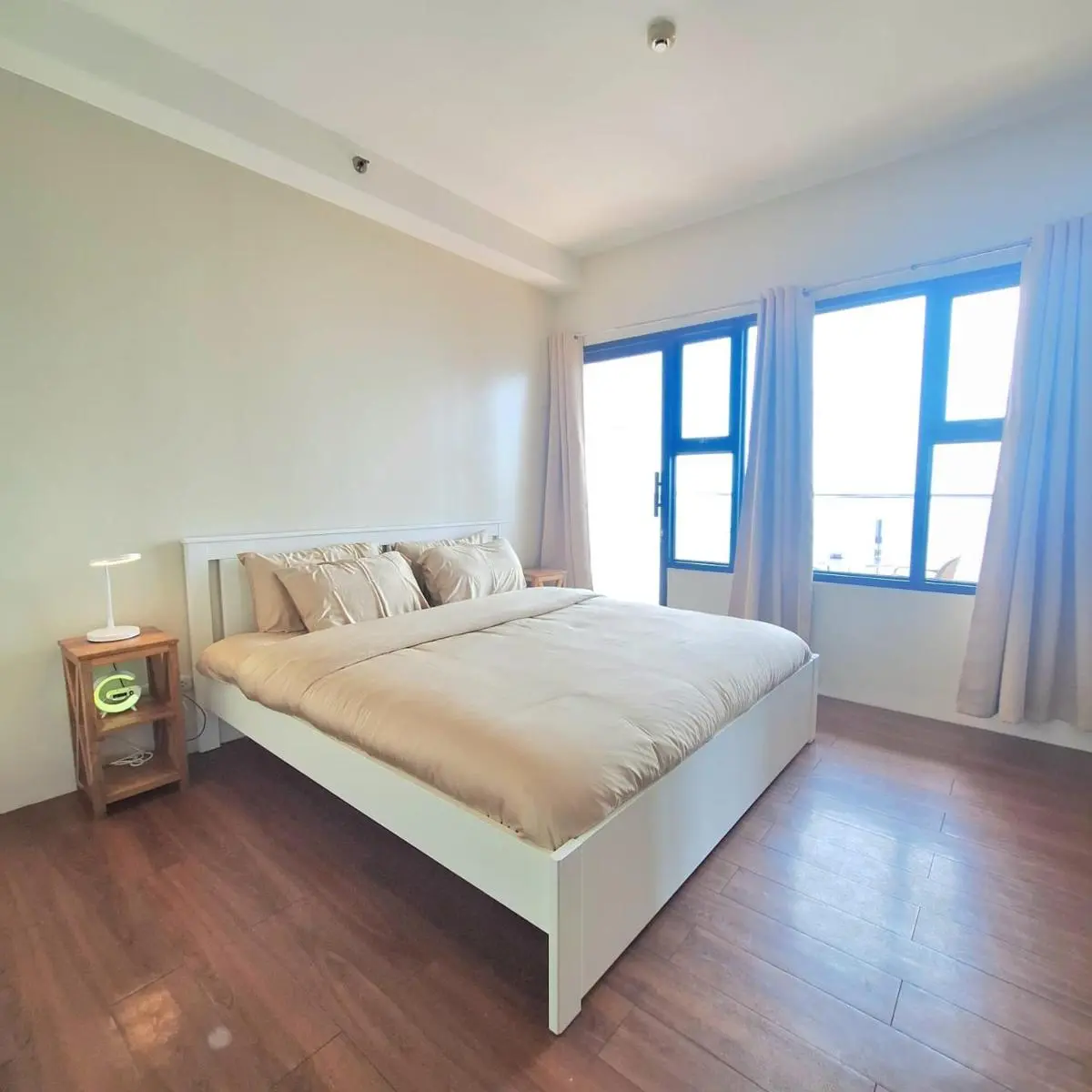 Image 4 of MANILA BAYVIEW RENTAL- LUXURY AND SUPERIOR 1 – 5 BEDROOM CONDOS WITH BALCONY POOL BAYVIEWS NETFLIX – Housekeeping Available-