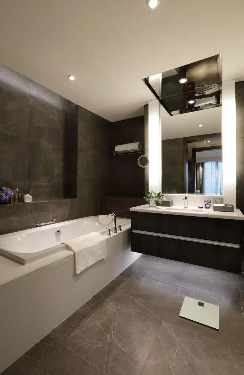 Image 3 of Makati Diamond Residences