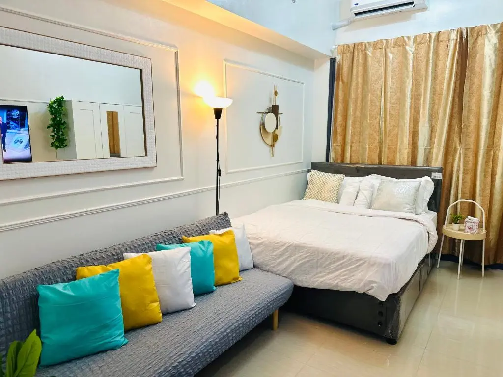 Image of Mid-Century Extent Condo Unit @ Shore 2, MOA