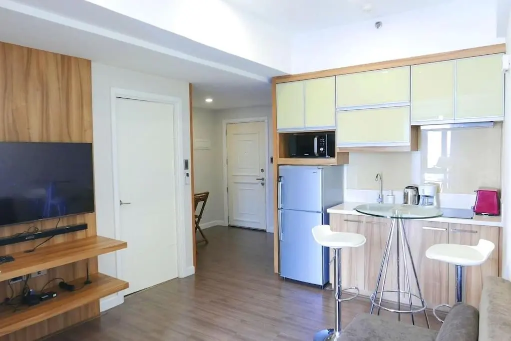 Image 4 of Modern 1BD Executive Suite, Netflix Wifi Pool Gym