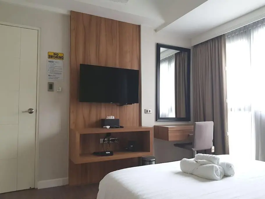 Image 5 of Modern 1BD Executive Suite, Netflix Wifi Pool Gym