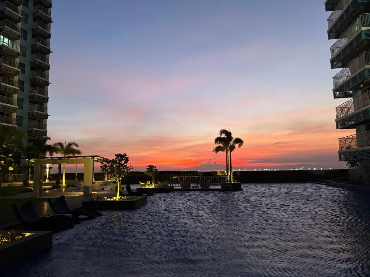 Image 6 of Modern 1BR with Balcony Facing Infinity Pool Manila Bay Sunset Near Airports OKADA Solaire MOA
