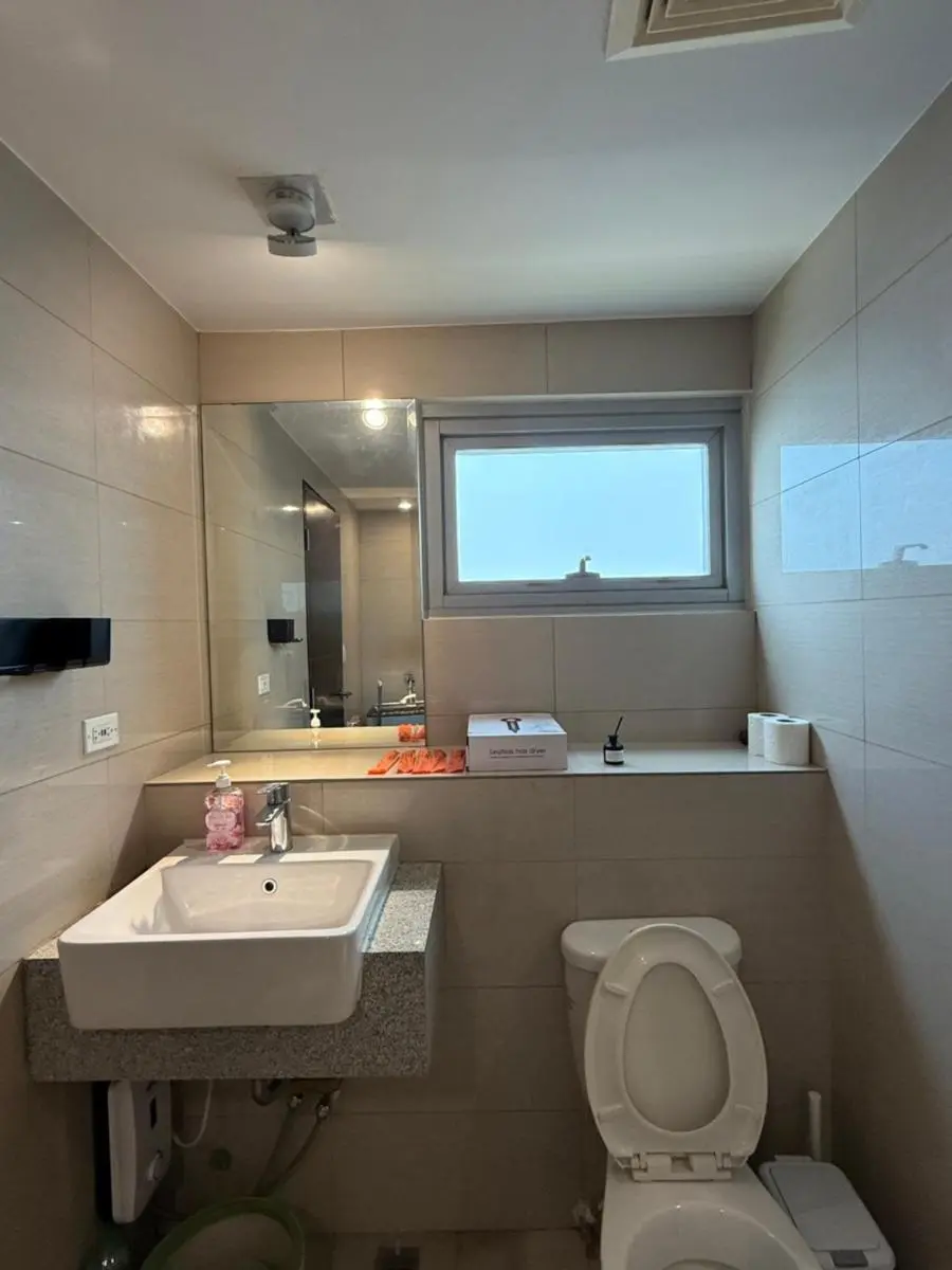Image 2 of Modern 1BR with Balcony Facing Infinity Pool Manila Bay Sunset Near Airports OKADA Solaire MOA
