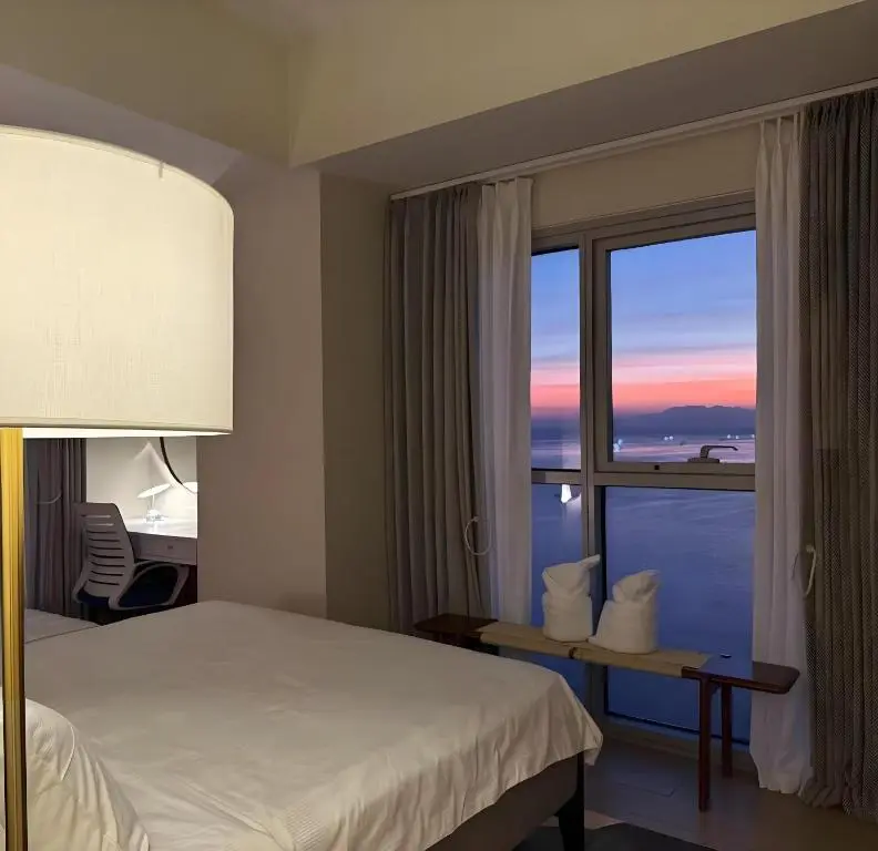 Image of Modern 1BR with Balcony Facing Infinity Pool Manila Bay Sunset Near Airports OKADA Solaire MOA