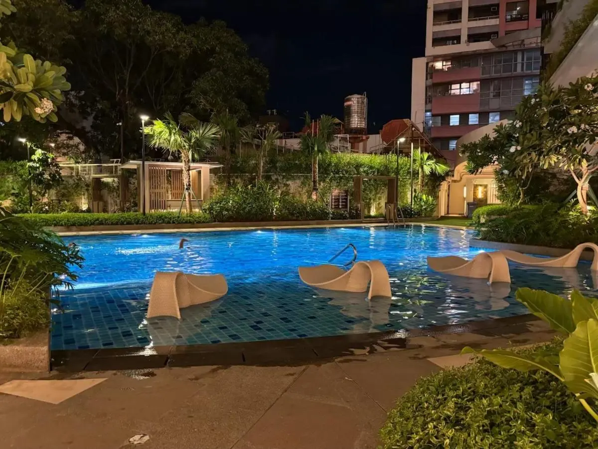 Image 3 of Modern 2BR Condo with Balcony in Central Manila