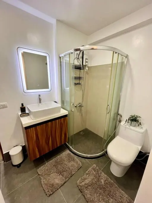 Image 5 of Modern 2BR in Central Makati! Netflix Wi-Fi Pool