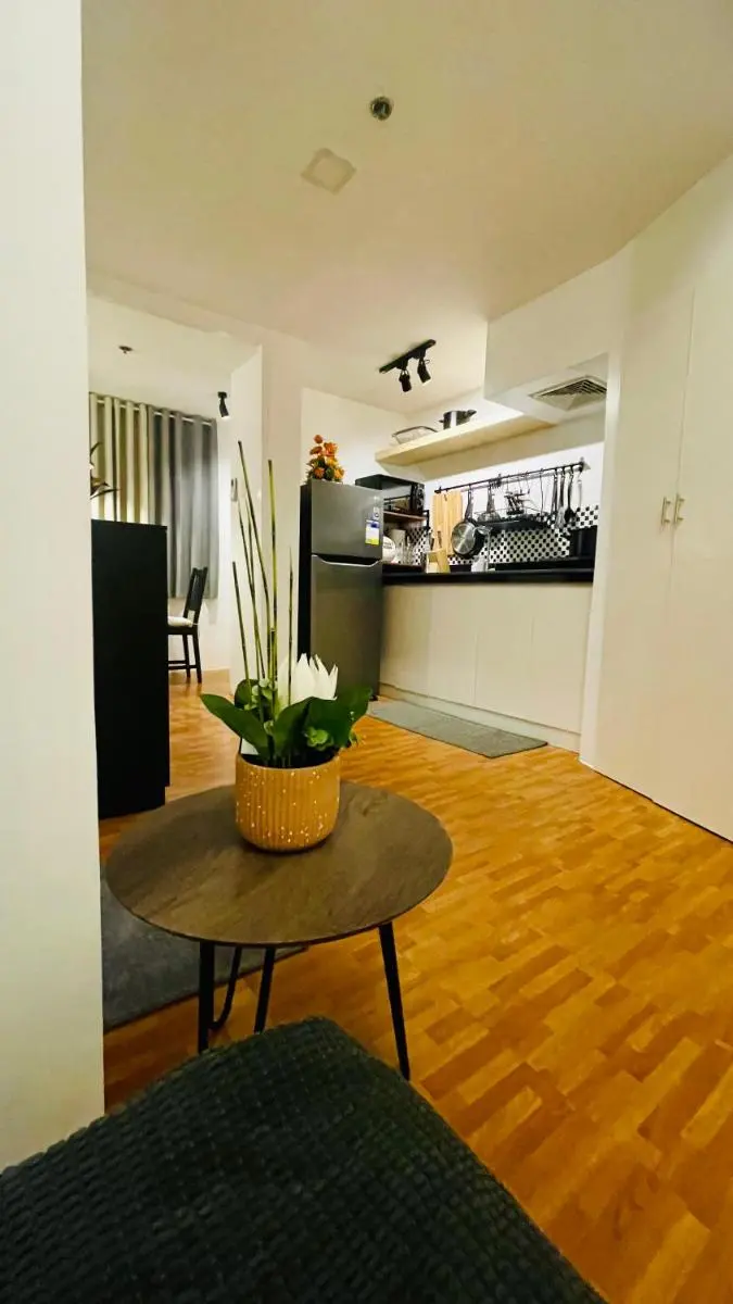 Image 4 of Modern Condo for Couple with Wi-Fi, Netflix & Kitchen, 1 min to MRT Boni