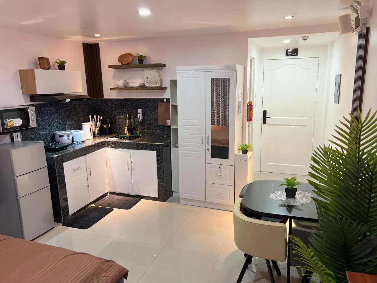 Image 1 of Modern Studio near LRT, MOA & Star City in Pasay