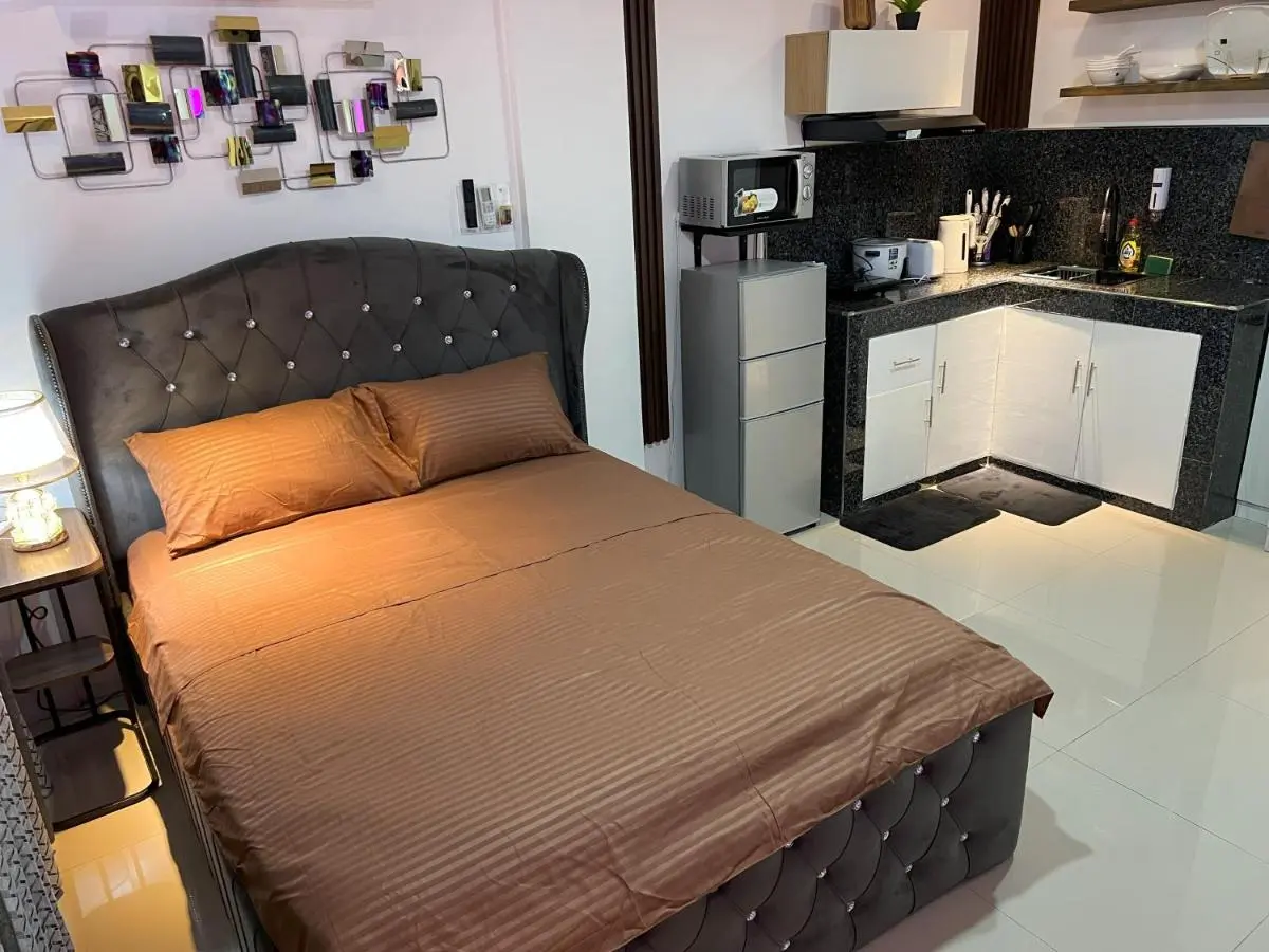 Image 2 of Modern Studio near LRT, MOA & Star City in Pasay