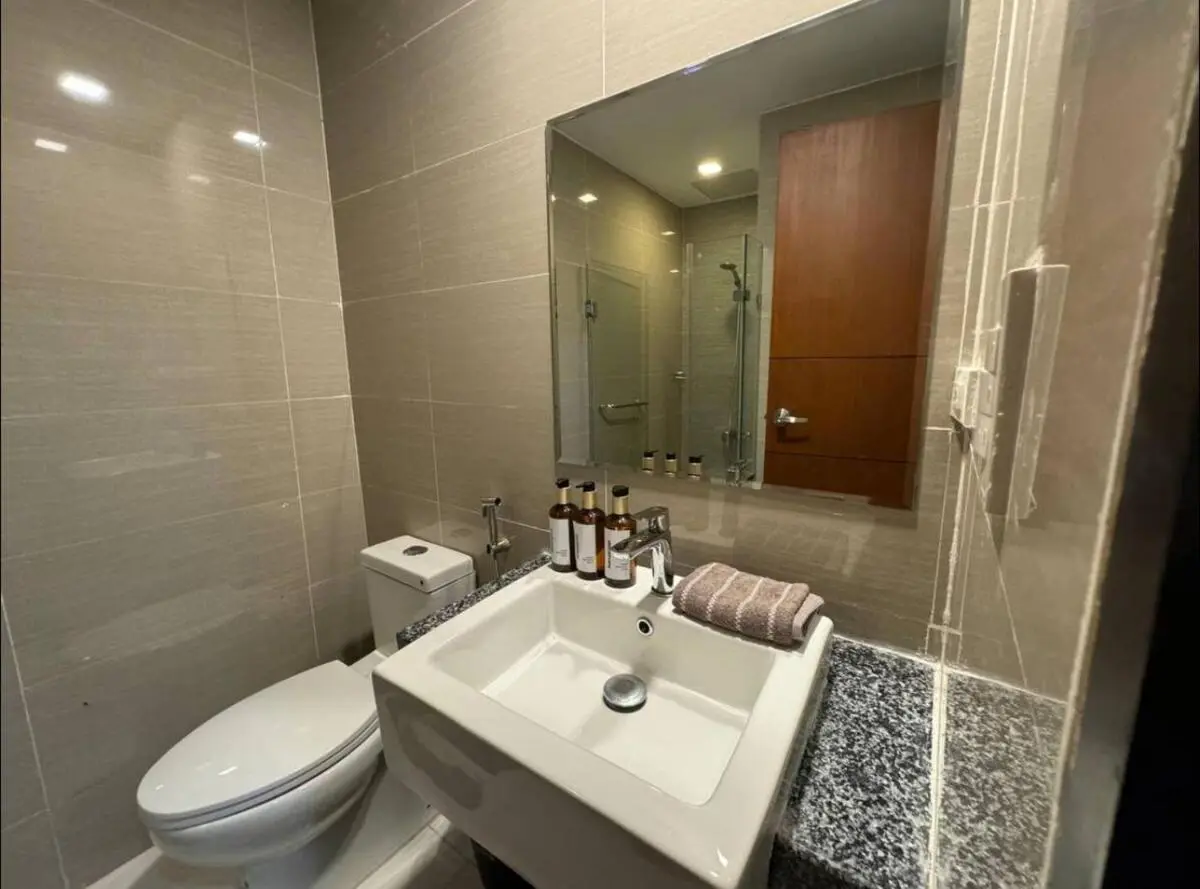 Image 2 of Modish 1BR One Uptown BGC direct to Uptown Mall