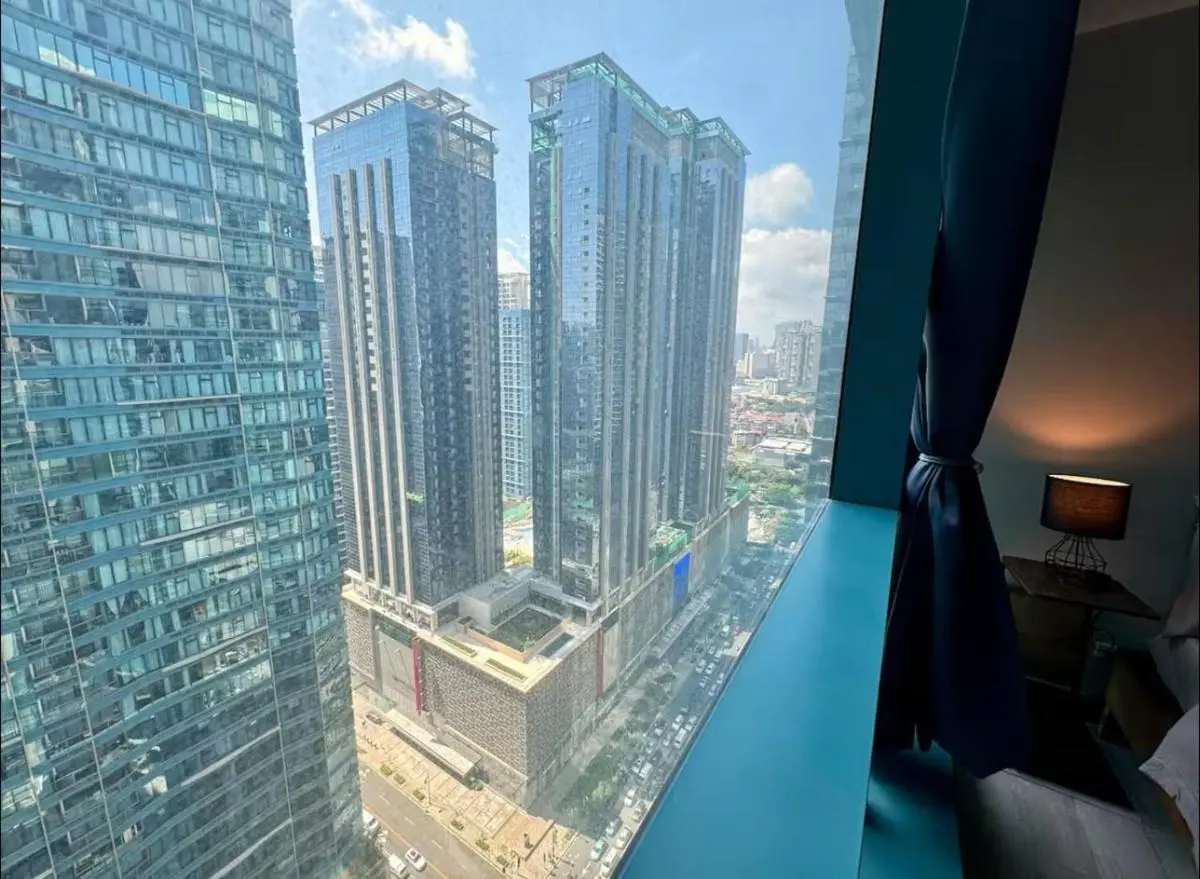 Image 6 of Modish 1BR One Uptown BGC direct to Uptown Mall