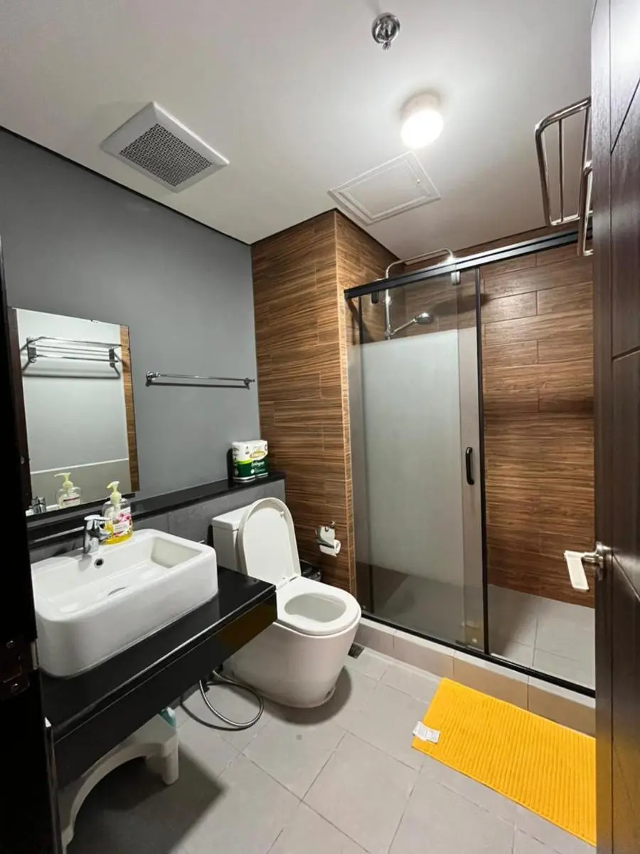 Image 4 of New 1BR Condo in Pasay with Fast WiFi, Netflix, Free Pool and WFH ready Near SM Mall of Asia,NAIA and OKADA