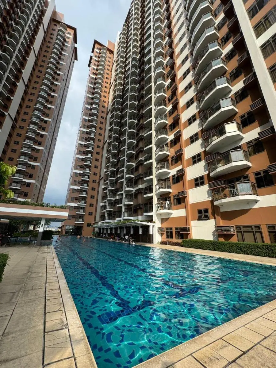 Image 5 of New 1BR Condo in Pasay with Fast WiFi, Netflix, Free Pool and WFH ready Near SM Mall of Asia,NAIA and OKADA